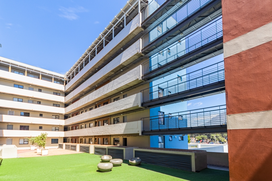 1 Bedroom Property for Sale in Zonnebloem Western Cape